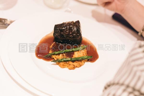 婚礼主菜精选与正餐服务指南